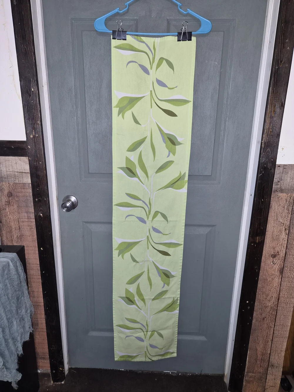 Floral Tabel Runner - Lightweight Botanical Design